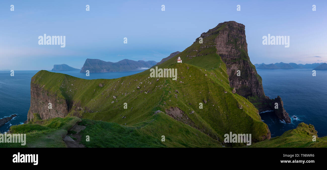 Weg zum leuchtturm von kallur Fotos und Bildmaterial in hoher