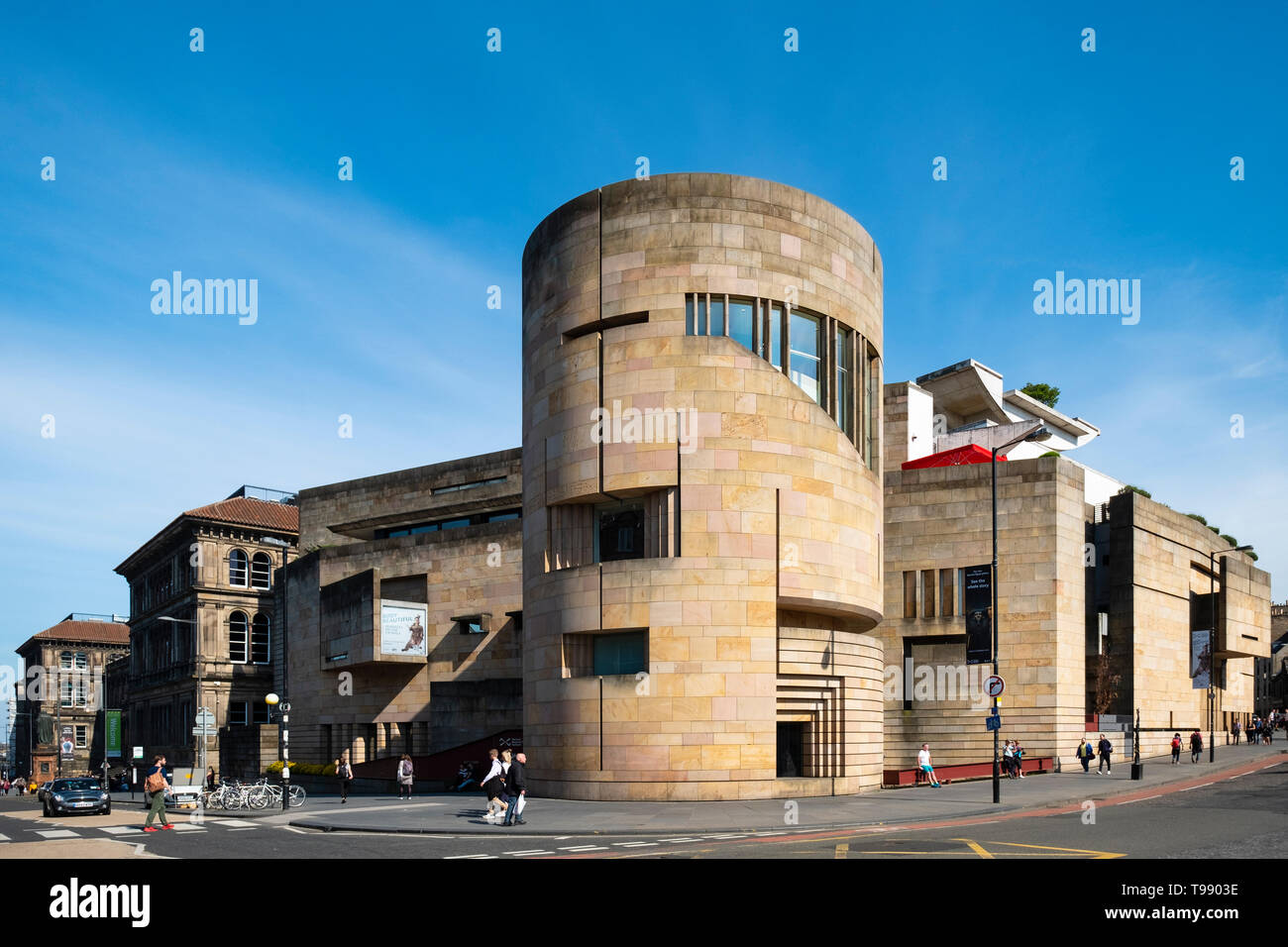 Die Außenseite des National Museum von Schottland in der Altstadt von Edinburgh, Schottland, Großbritannien Stockfoto