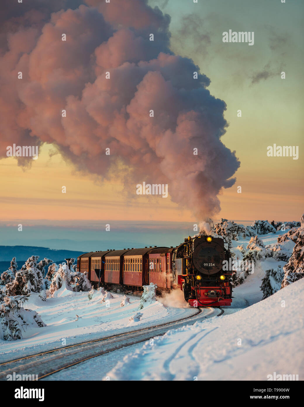 Brockenbahn im Winter mit Schnee, Harz, Deutschland Stockfoto