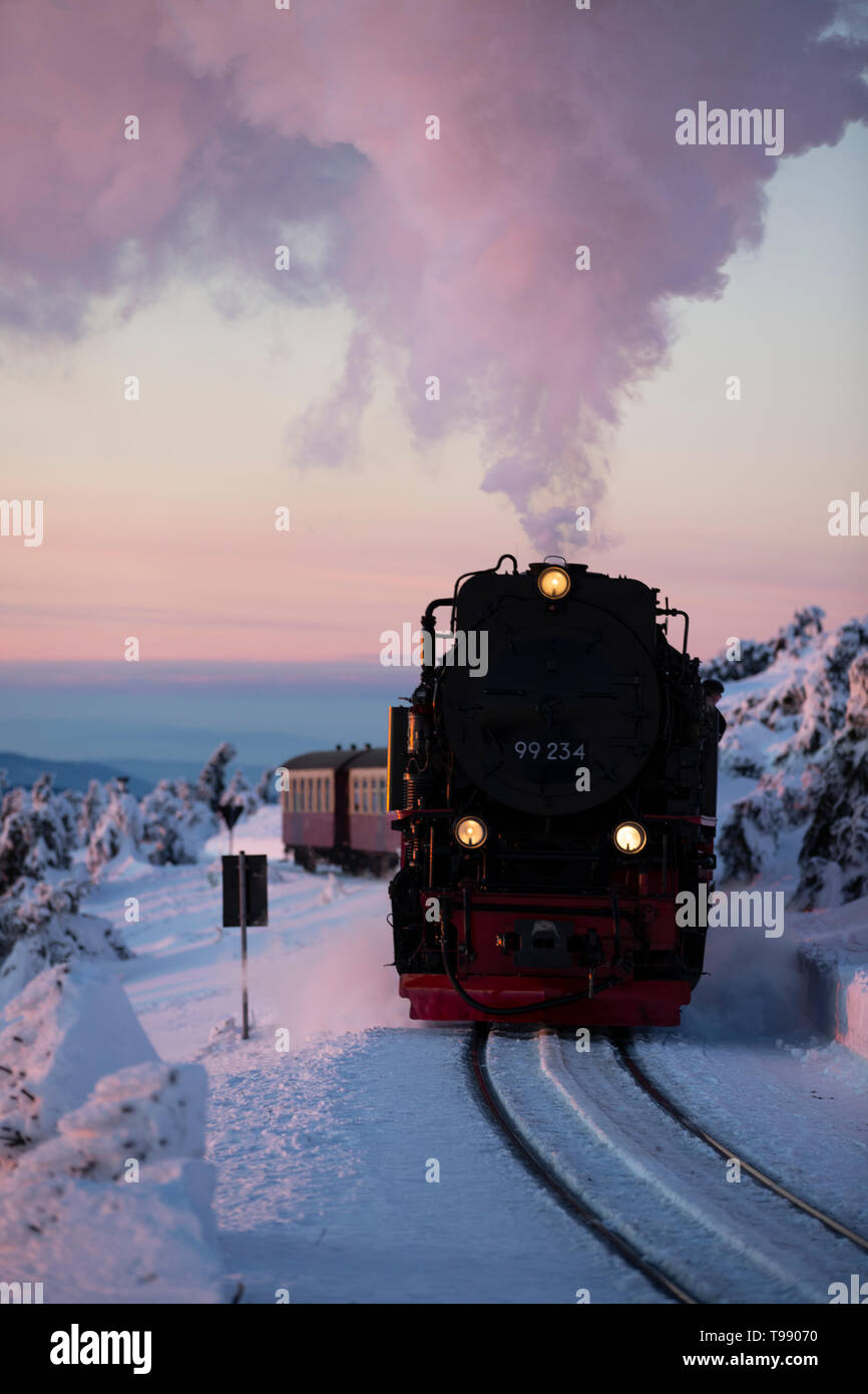 Brockenbahn im Winter mit Schnee, Harz, Deutschland Stockfoto