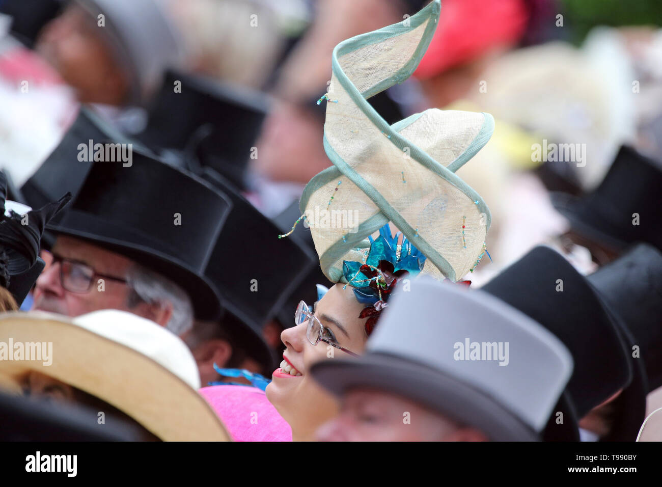 19.06.2018, Ascot, Windsor, UK-elegant gekleideten Menschen im Royal Ascot Racecourse. 00 S 180619 D809 CAROEX.JPG [MODEL RELEASE: NEIN PROPERTY RELEASE: Stockfoto