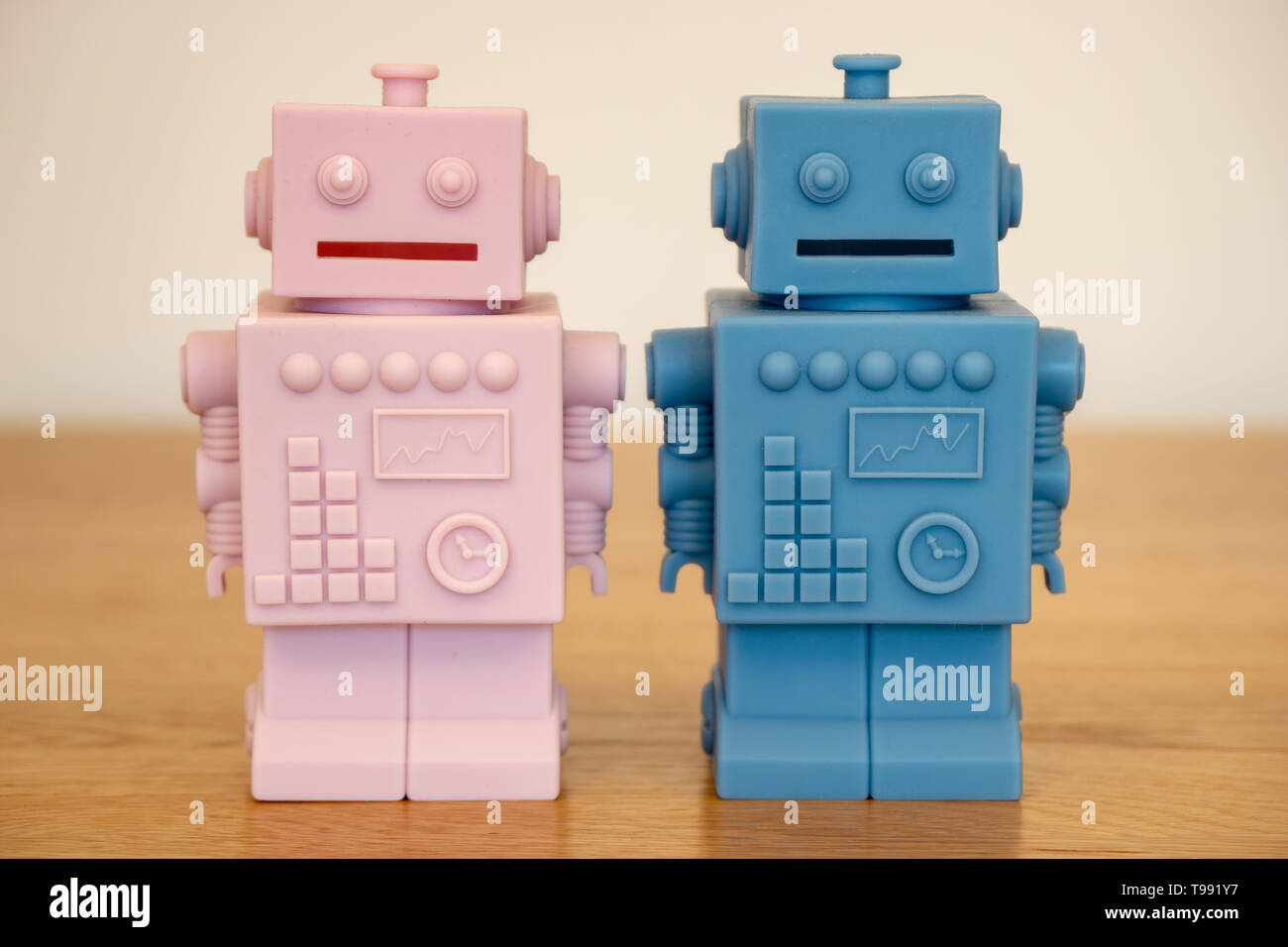 Rosa und Blau Roboter - männlich und weiblich Stockfoto
