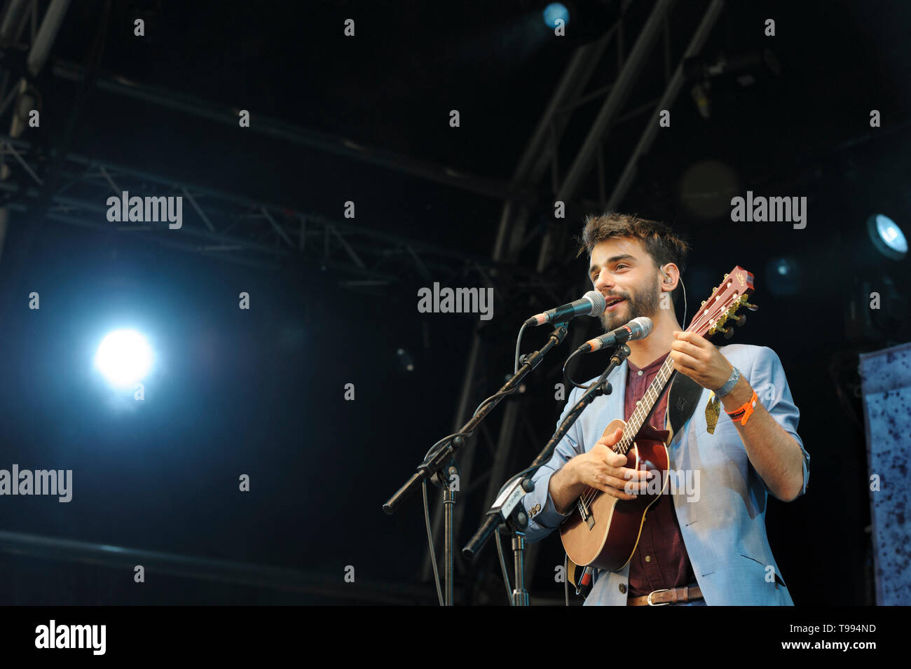 Michael Liot der Französischen Trio Wir waren Evergreen durchführen am Larmer Tree Festival, UK. Juli 18, 2014 Stockfoto