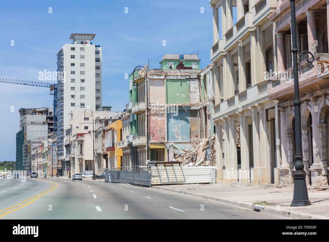 Street Scene und Architektur auf dem Malecon Boulevard, Havanna, Kuba Stockfoto