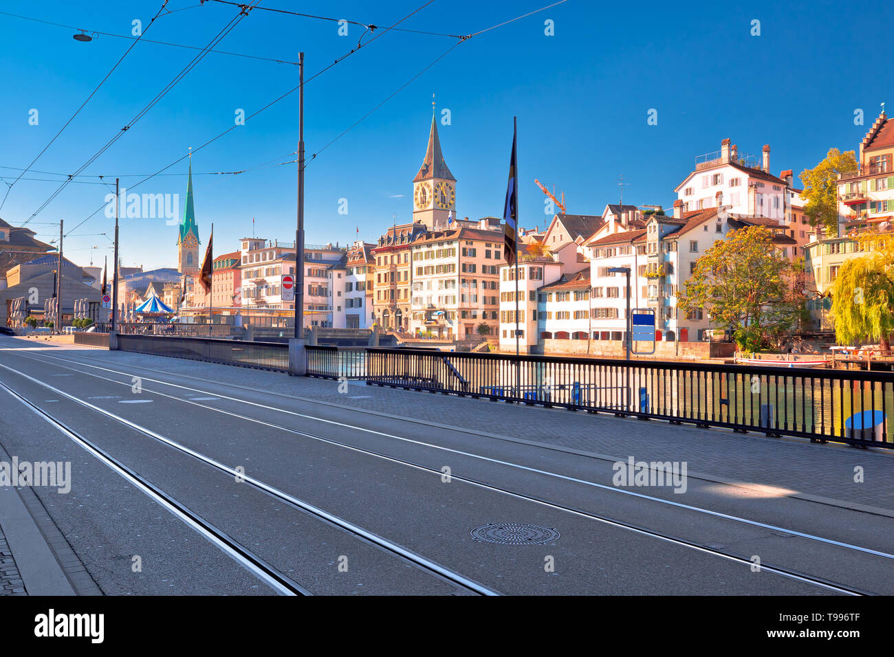 Zürich Limmat Waterfront und Wahrzeichen, die größte Stadt in der Schweiz Stockfoto