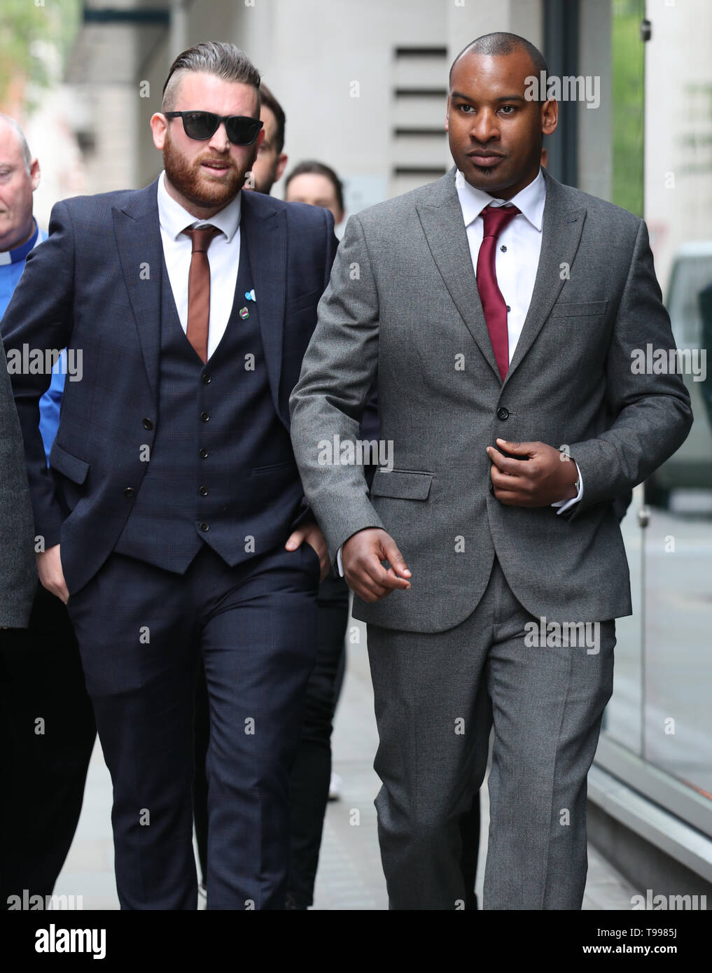 Pc Charlie Guenigault (links) und Pc Wayne Marques kommen an der Old Bailey in London, wo sie Beweis, der bei der Untersuchung in der London Bridge und dem Borough Market Terroranschläge geben wird. Stockfoto