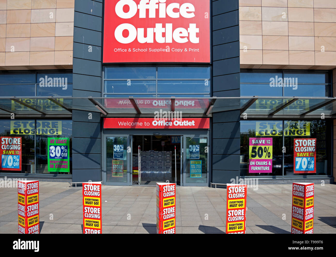 Office Outlet, die Schließung von Zeichen, Hermiston Gait, Edinburgh, Schottland, Großbritannien Stockfoto