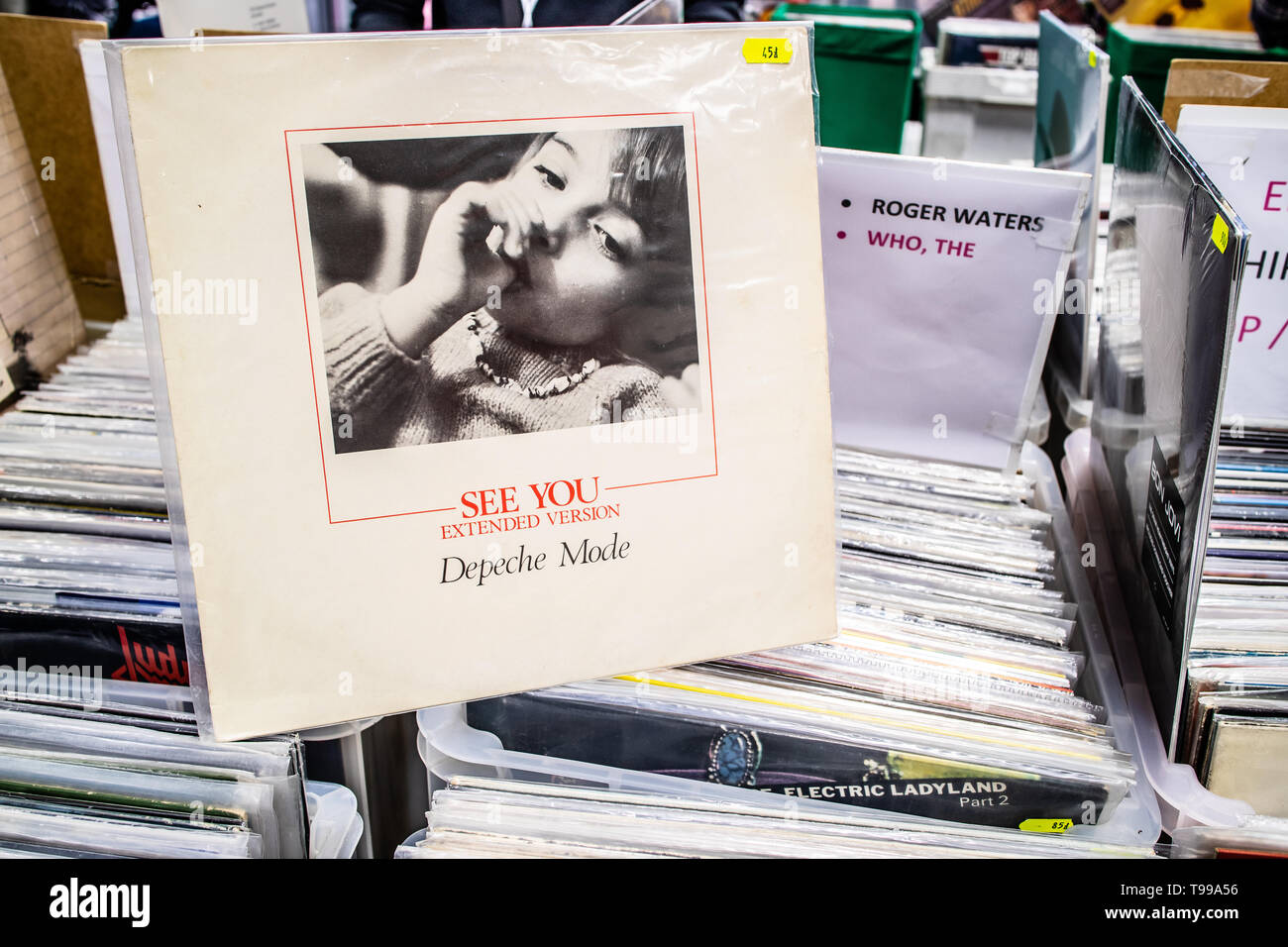 Corato, Polen, 11. Mai 2019 Depeche Mode Vinyl Album auf Display für Verkauf, Vinyl, LP, Album, Rock, Englisch elektronische Band, Sammlung von Vinyls Stockfoto