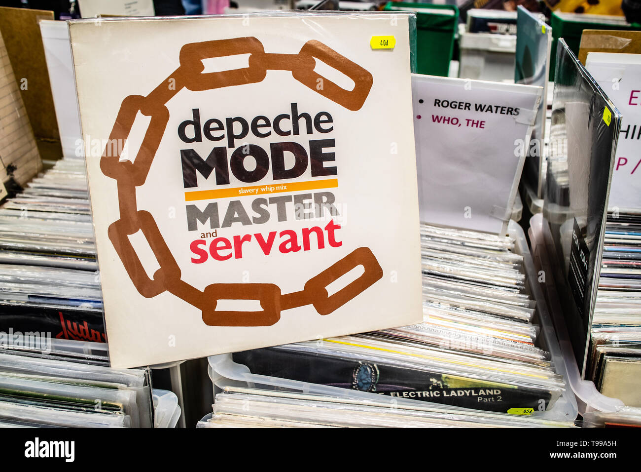 Corato, Polen, 11. Mai 2019 Depeche Mode Vinyl Album auf Display für Verkauf, Vinyl, LP, Album, Rock, Englisch elektronische Band, Sammlung von Vinyls Stockfoto