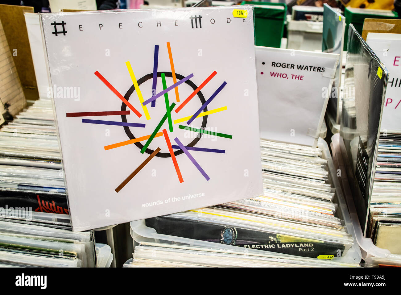Corato, Polen, 11. Mai 2019 Depeche Mode Vinyl Album auf Display für Verkauf, Vinyl, LP, Album, Rock, Englisch elektronische Band, Sammlung von Vinyls Stockfoto