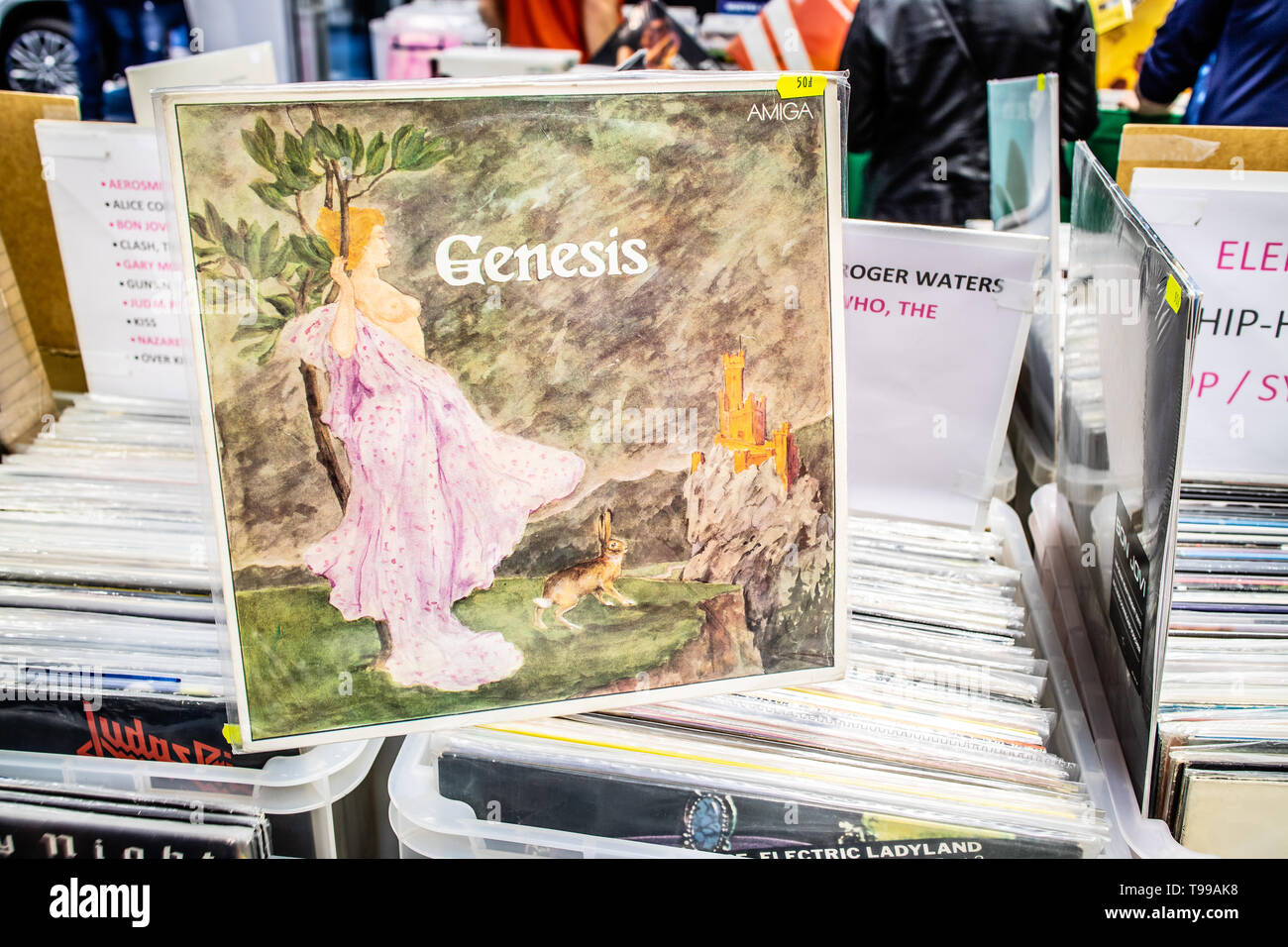 Corato, Polen, 11. Mai 2019: Genesis Vinyl Album auf Display für Verkauf, Vinyl, LP, Album, Pop Rock, Deutsch Rock Band, Sammlung von Vinyl in zurück Stockfoto