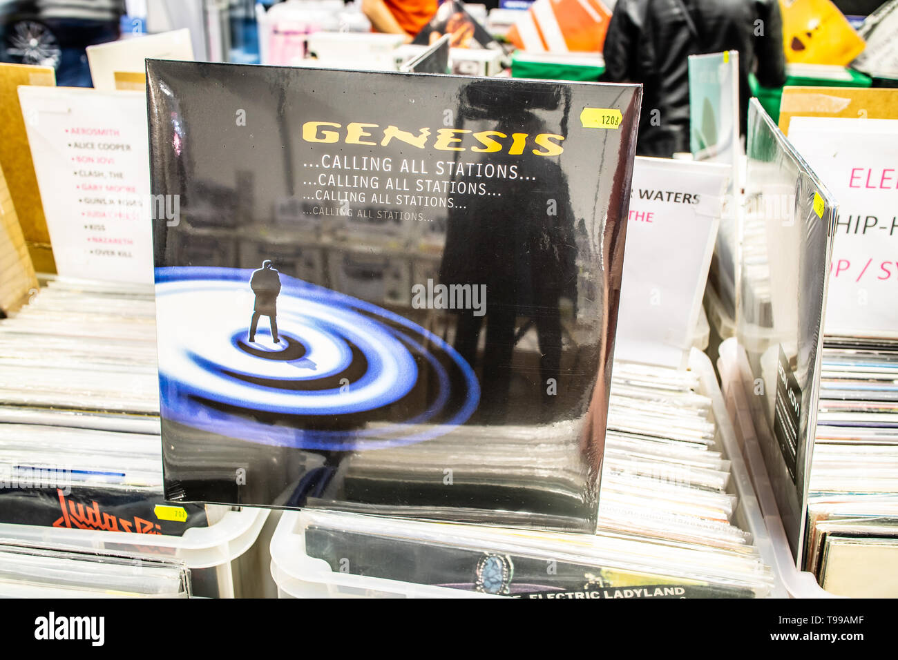 Corato, Polen, 11. Mai 2019: Genesis Vinyl Album auf Display für Verkauf, Vinyl, LP, Album, Pop Rock, Deutsch Rock Band, Sammlung von Vinyl in zurück Stockfoto