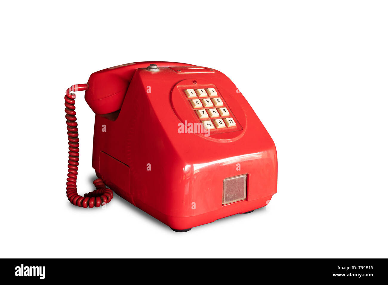 Retro rote Telefonzellen mit Münzen betrieben auf weißem Hintergrund mit Freistellungspfad isoliert Stockfoto