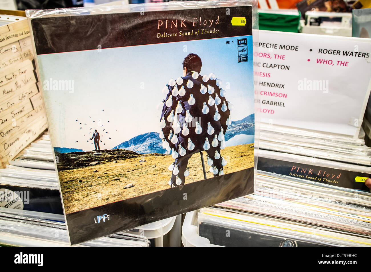 Corato, Polen, 11. Mai 2019: Pink Floyd auf Anzeige für Verkauf, Vinyl, LP, Album, 1979, Rock, Sammlung von Vinyl im Hintergrund Stockfoto