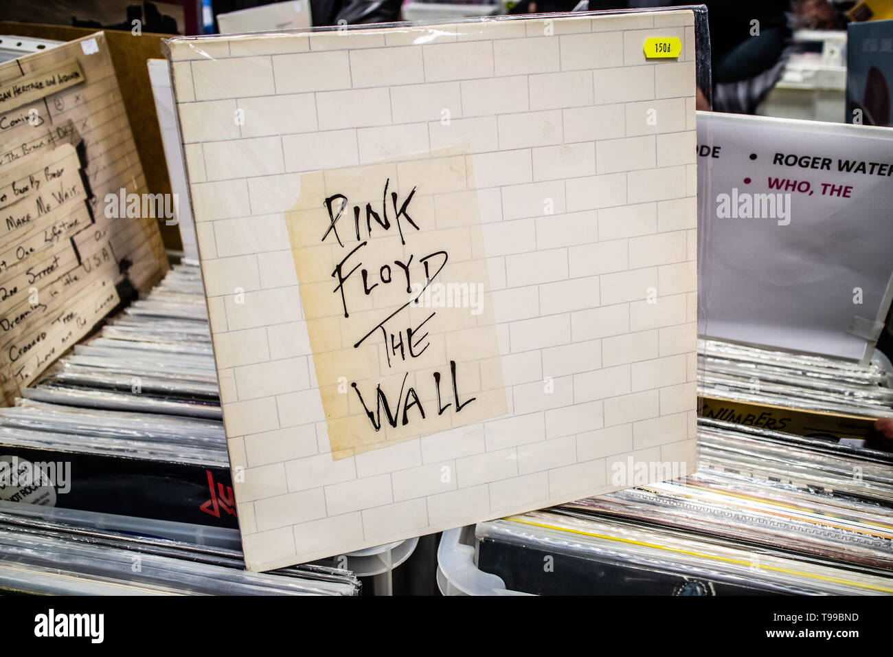 Corato, Polen, 11. Mai 2019: Pink Floyd ‎ - Die Mauer, Vinyl, LP, Album, 1979, Rock, Sammlung von Vinyl im Hintergrund Stockfoto