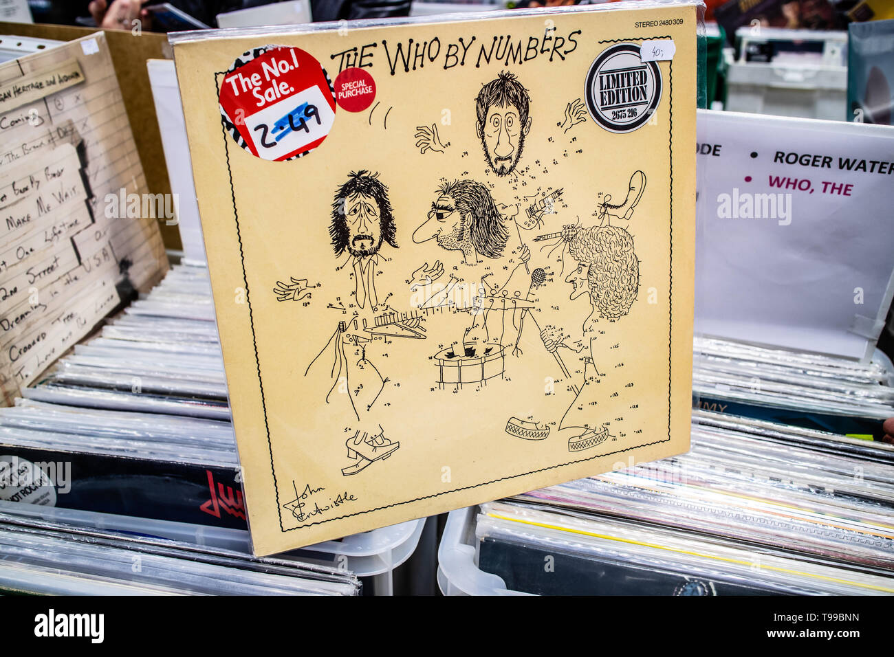 Corato, Polen, 11. Mai 2019: Die Who, die, die durch Zahlen, Vinyl, LP, Album, 1977, Rock, Sammlung von Vinyl im Hintergrund Stockfoto