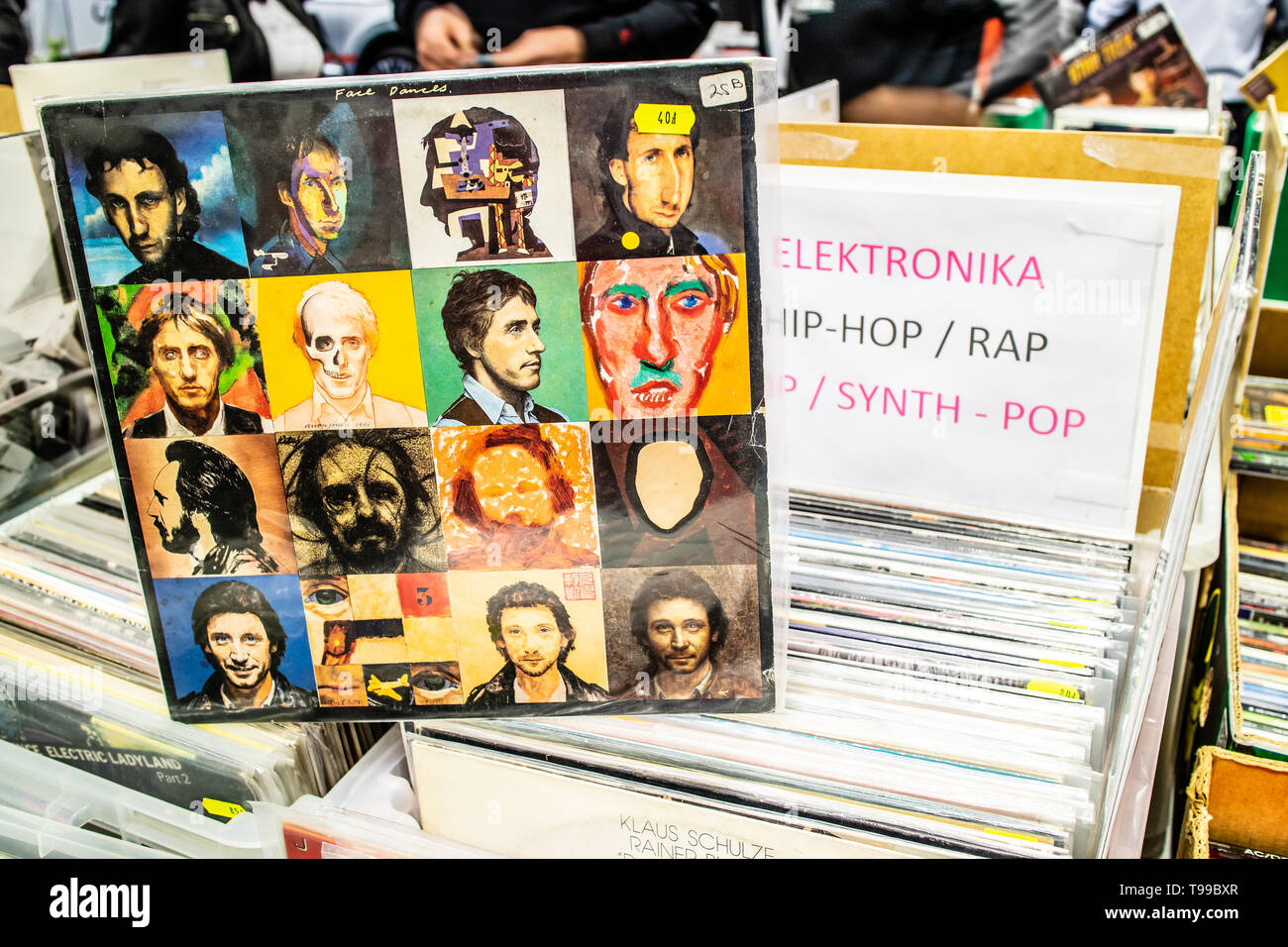 Corato, Polen, 11. Mai 2019: Die Who, Tänze, Vinyl, LP, Album, Neuausstellung, Stereo, 1981, Rock, Sammlung von Vinyl im Hintergrund Stockfoto