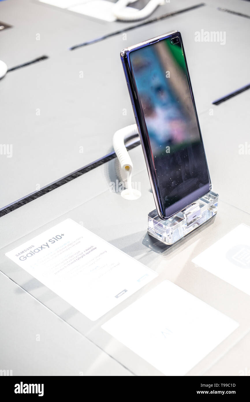 Corato, Polen, 10. Mai 2019: Samsung Galaxy S10+plus Smartphone, Präsentation Samsung S 10+ bei Samsung Ausstellung, stand an der Warschauer Electronics Show Stockfoto