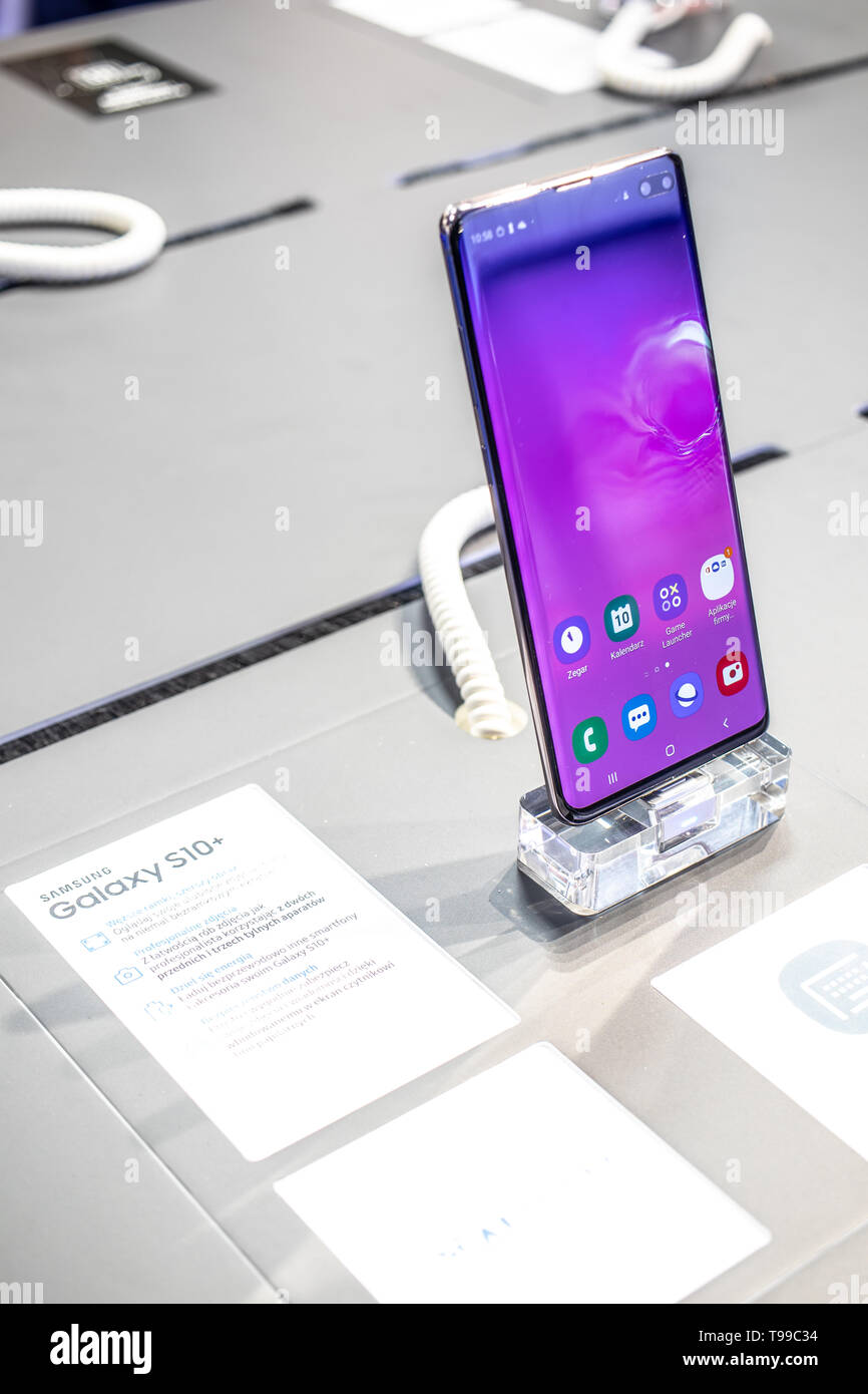 Corato, Polen, 10. Mai 2019: Samsung Galaxy S10+plus Smartphone, Präsentation Samsung S 10+ bei Samsung Ausstellung, stand an der Warschauer Electronics Show Stockfoto