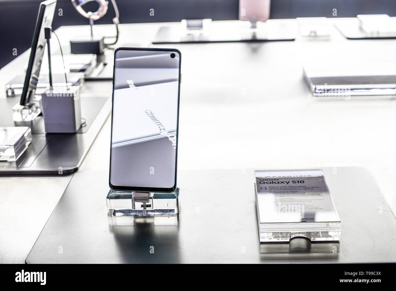 Corato, Polen, 11. Mai 2019: Samsung Galaxy S10 Smartphone, Präsentation von Samsung S 10 An der Ausstellung showroom, in Warschau Electronics Show stehen, Stockfoto