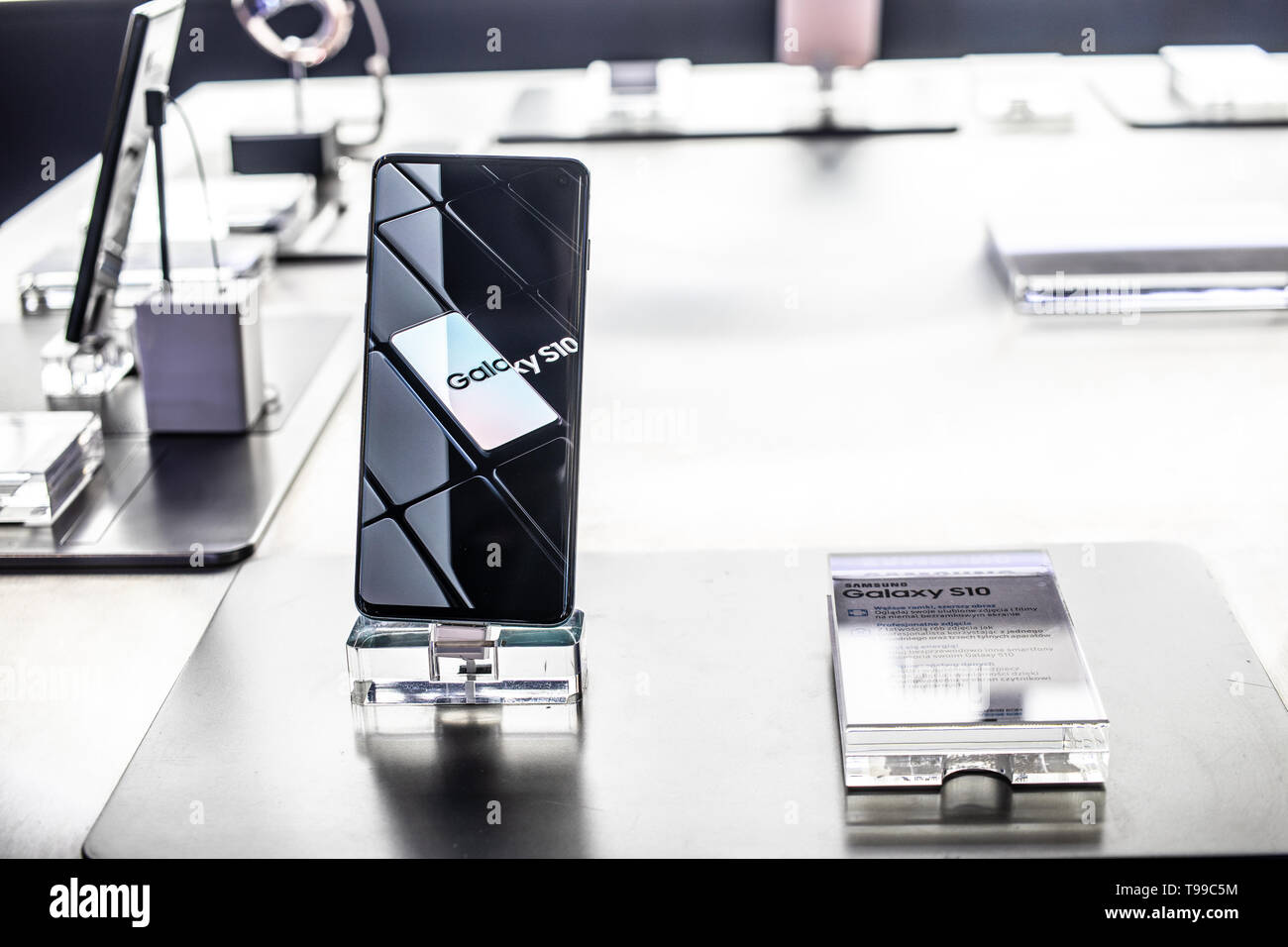 Corato, Polen, 11. Mai 2019: Samsung Galaxy S10 Smartphone, Präsentation von Samsung S 10 An der Ausstellung showroom, in Warschau Electronics Show stehen, Stockfoto