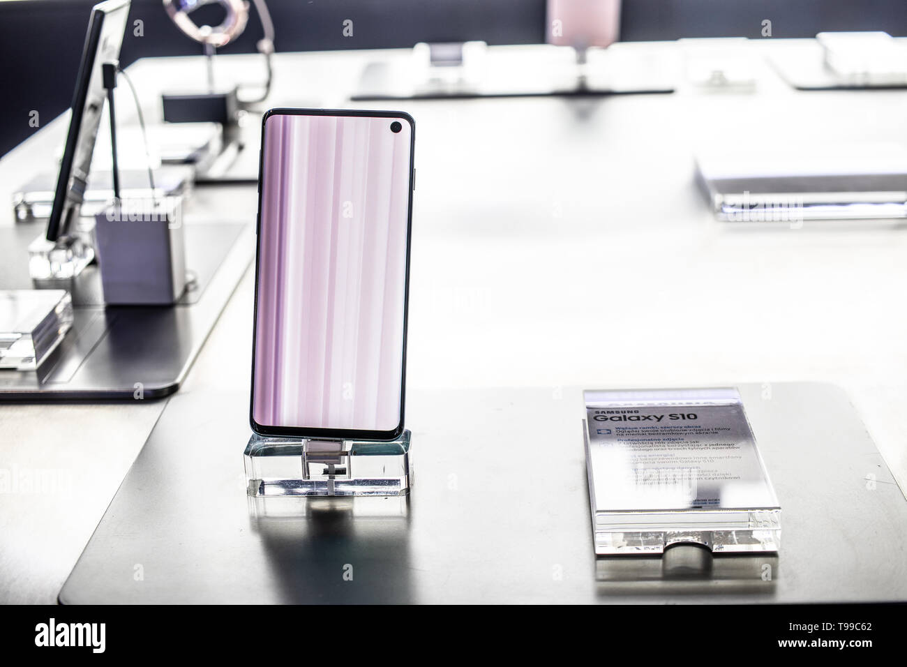 Corato, Polen, 11. Mai 2019: Samsung Galaxy S10 Smartphone, Präsentation von Samsung S 10 An der Ausstellung showroom, in Warschau Electronics Show stehen, Stockfoto