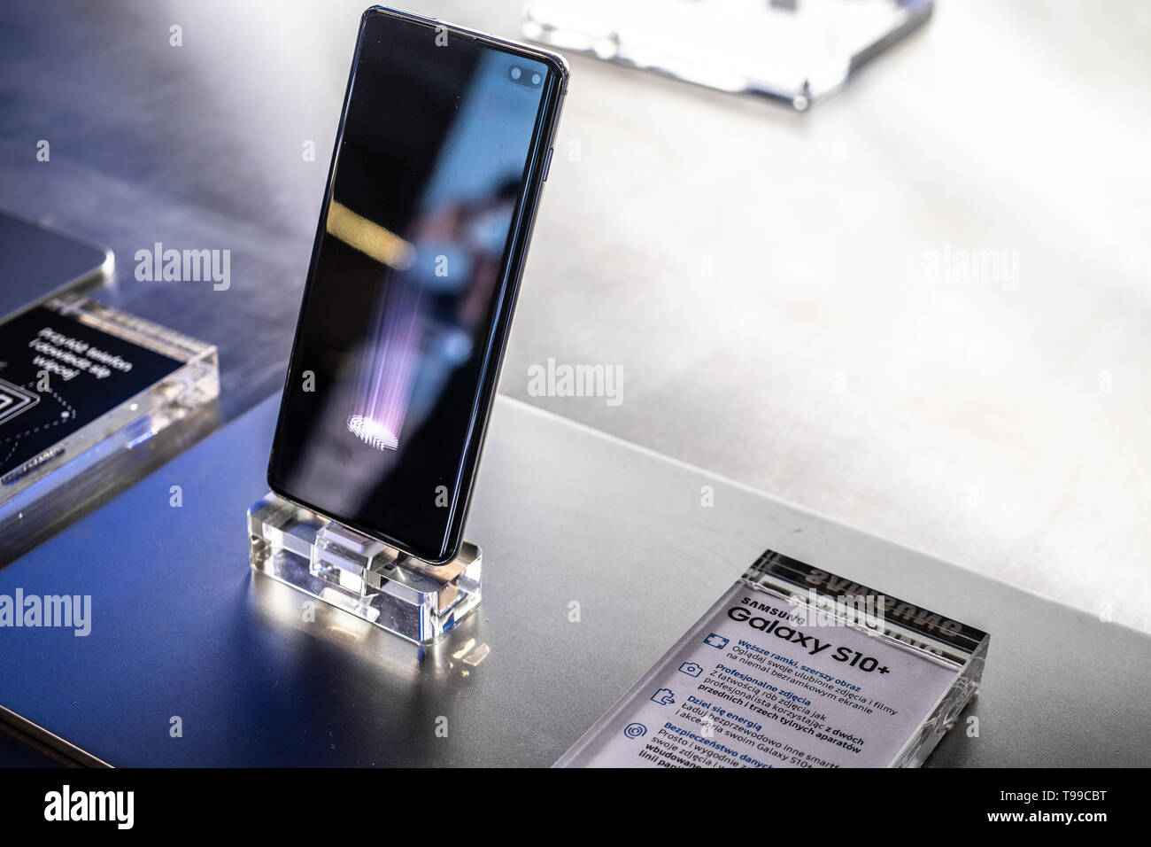 Corato, Polen, 10. Mai 2019: Samsung Galaxy S10+plus Smartphone, Präsentation Samsung S 10+ bei Samsung Ausstellung, stand an der Warschauer Electronics Show Stockfoto