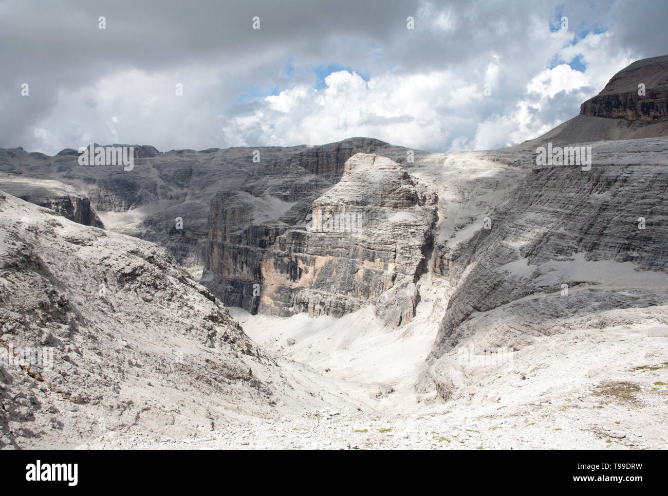 Valon del Fos hinab zum Val Lasties geschnitzten zwischen Sas de Pordoi und Col Toron die Sella Gruppe Gröden Dolomiten Südtirol Italien Stockfoto