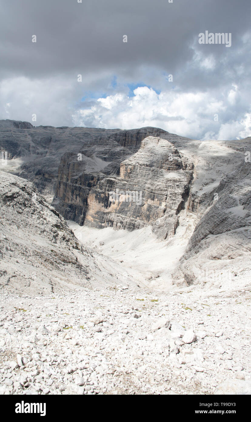 Valon del Fos hinab zum Val Lasties geschnitzten zwischen Sas de Pordoi und Col Toron die Sella Gruppe Gröden Dolomiten Südtirol Italien Stockfoto