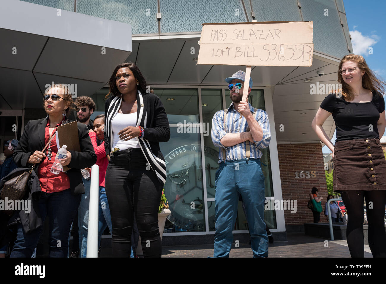 Am 16. Mai 2019, New York Senatoren eine Anhörung auf mieten, Verordnungen und Mieter Schutz am Medgar Evers College in Brooklyn, New York. Die Anhörung, eine der vier, kam vor den New York State Legislature eingestellt ist auf ein Paket von Rechnungen werden, erneuert und Mieter Rechte stärken zu stimmen. In der mündlichen Verhandlung hat der Staat New York Senatoren Liz Krüger, Julia Salazar, Robert Jackson, Zellnor Myrie, Gustavo Rivera, Michael Gianaris, John Liu, und Brian Kavanaugh, alle Demokraten zu Aussagen von Mietern, die Belästigung von Vermietern ausgesetzt habe Stockfoto