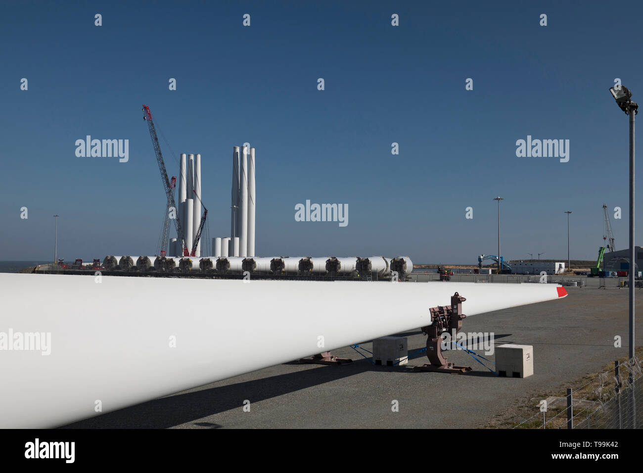 Offshore Wind Turbine bau Base in Great Yarmouth Außenhafen. Stockfoto