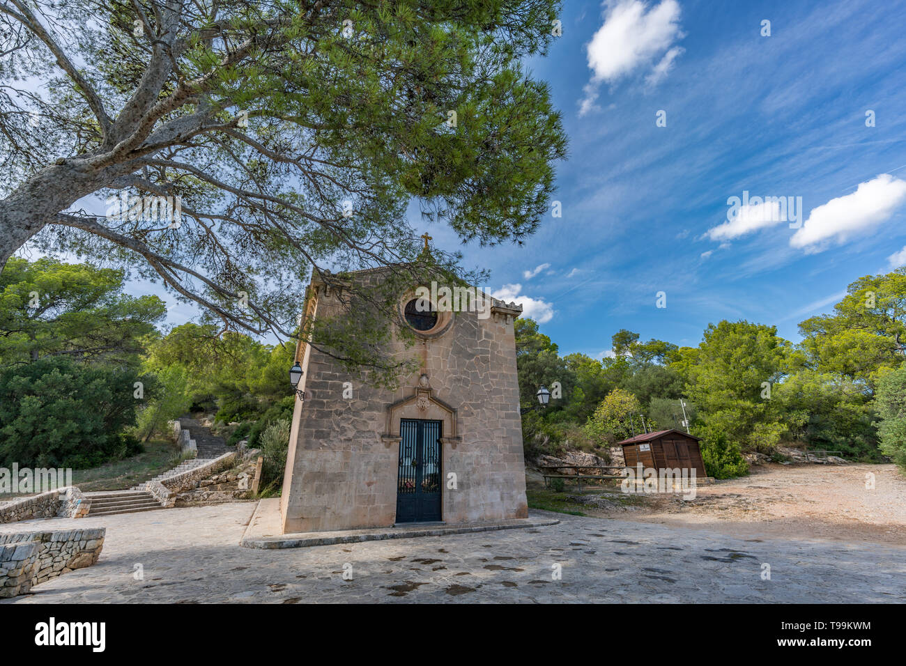 Mallorca, Spanien - 30. Oktober 2018: Capilla de San Alonso Rodríguez​. Eine kleine Kapelle, die dem hl. Alonso Rodriguez gewidmet, von 1879 - 1885 Stockfoto