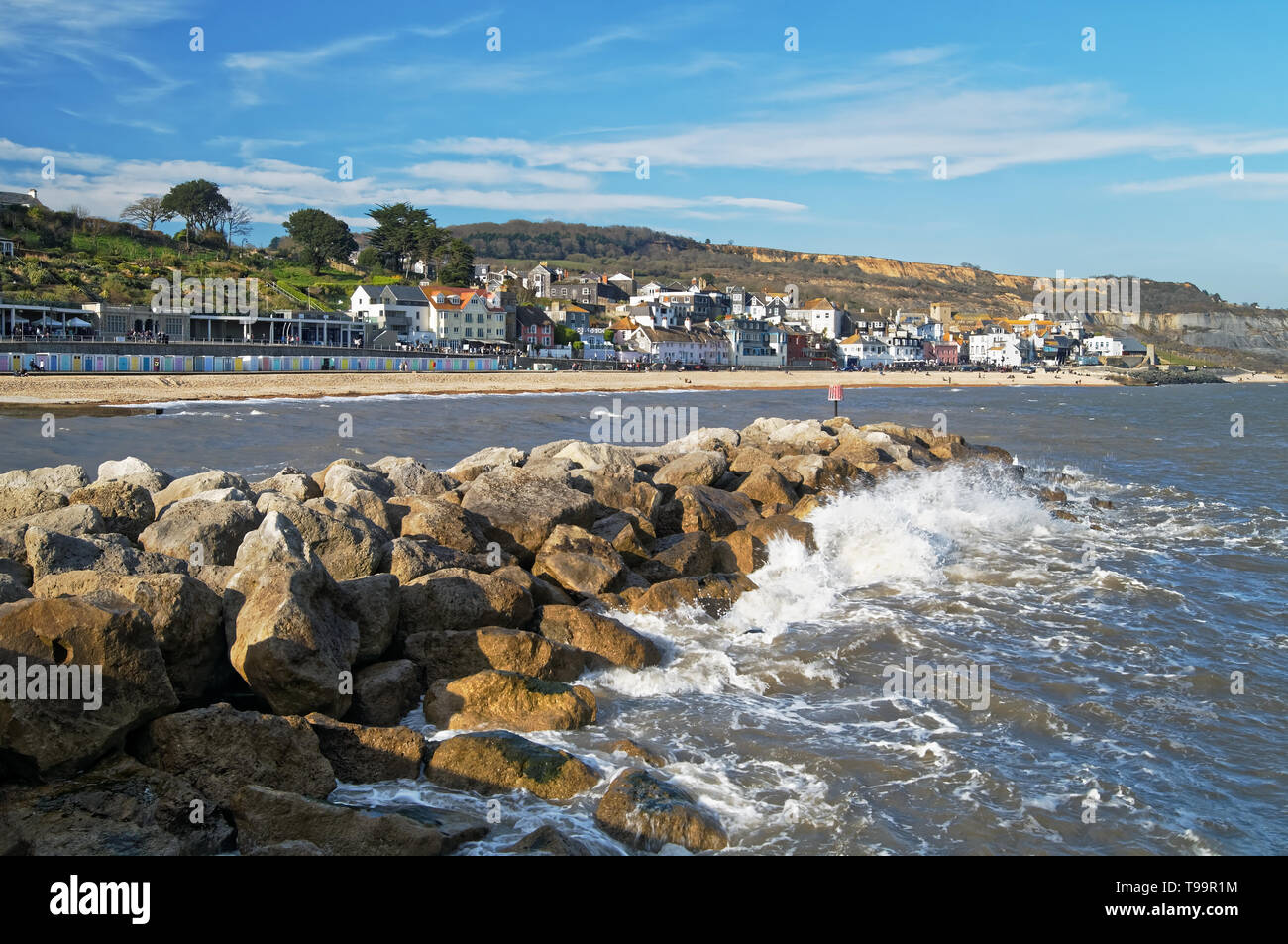 UK, Dorset, Lyme Regis, Stadt Strand Blick auf Marine Parade & Spittles von Nord Wand Stockfoto
