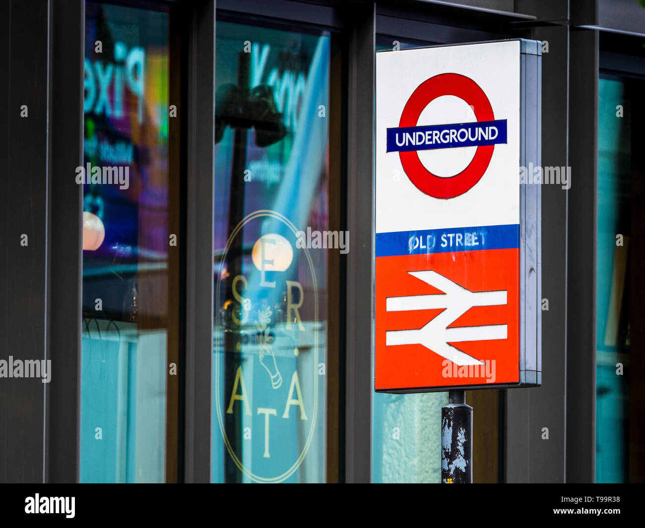 Old Street Station auf der alten Straße Kreisverkehr Kreisverkehr auch Silizium, die hart von London's Tech und Fintech Szene bezeichnet. Stockfoto