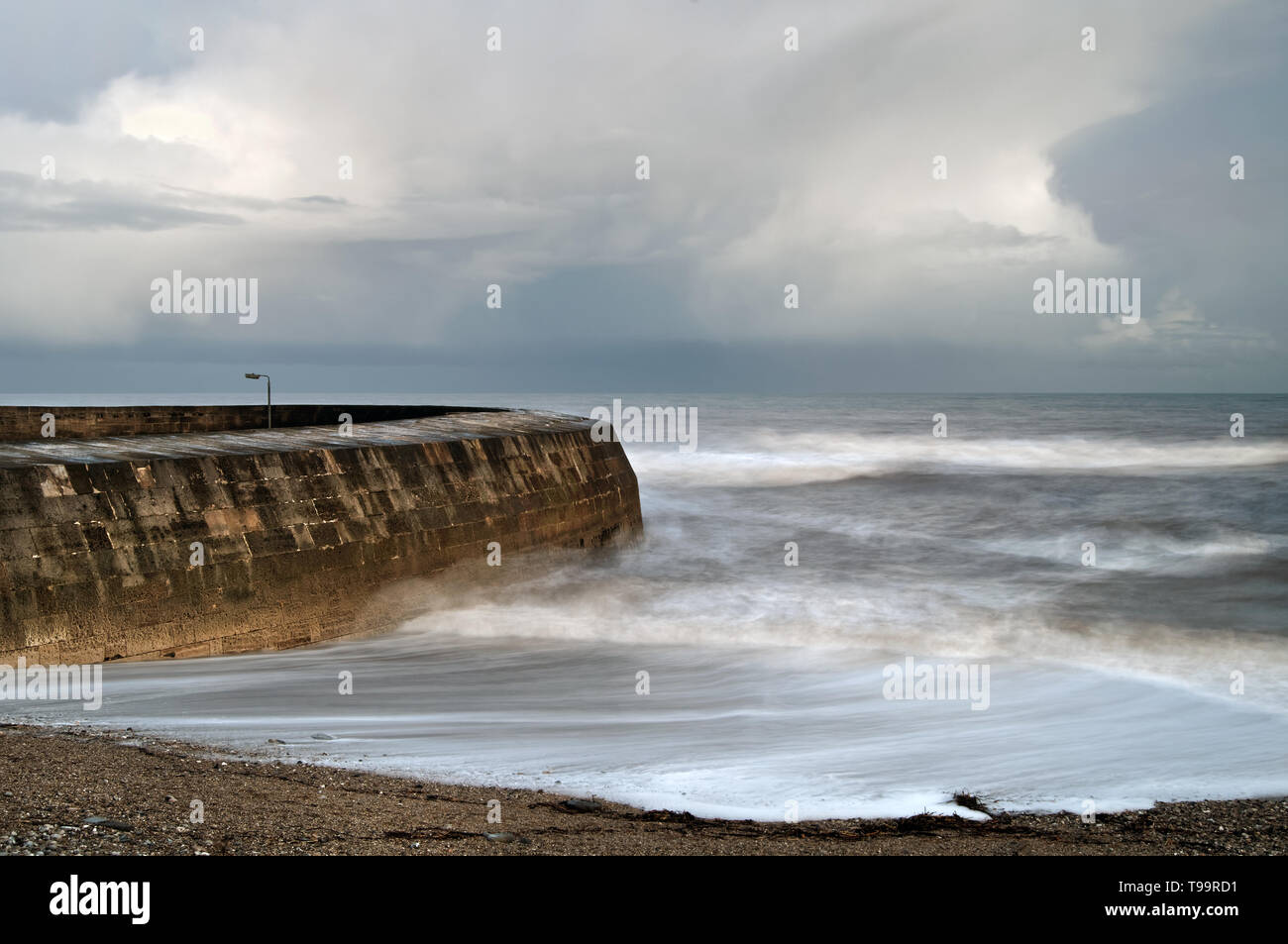 UK, Dorset, Lyme Regis, der Cobb Wand von Monmouth Beach Stockfoto