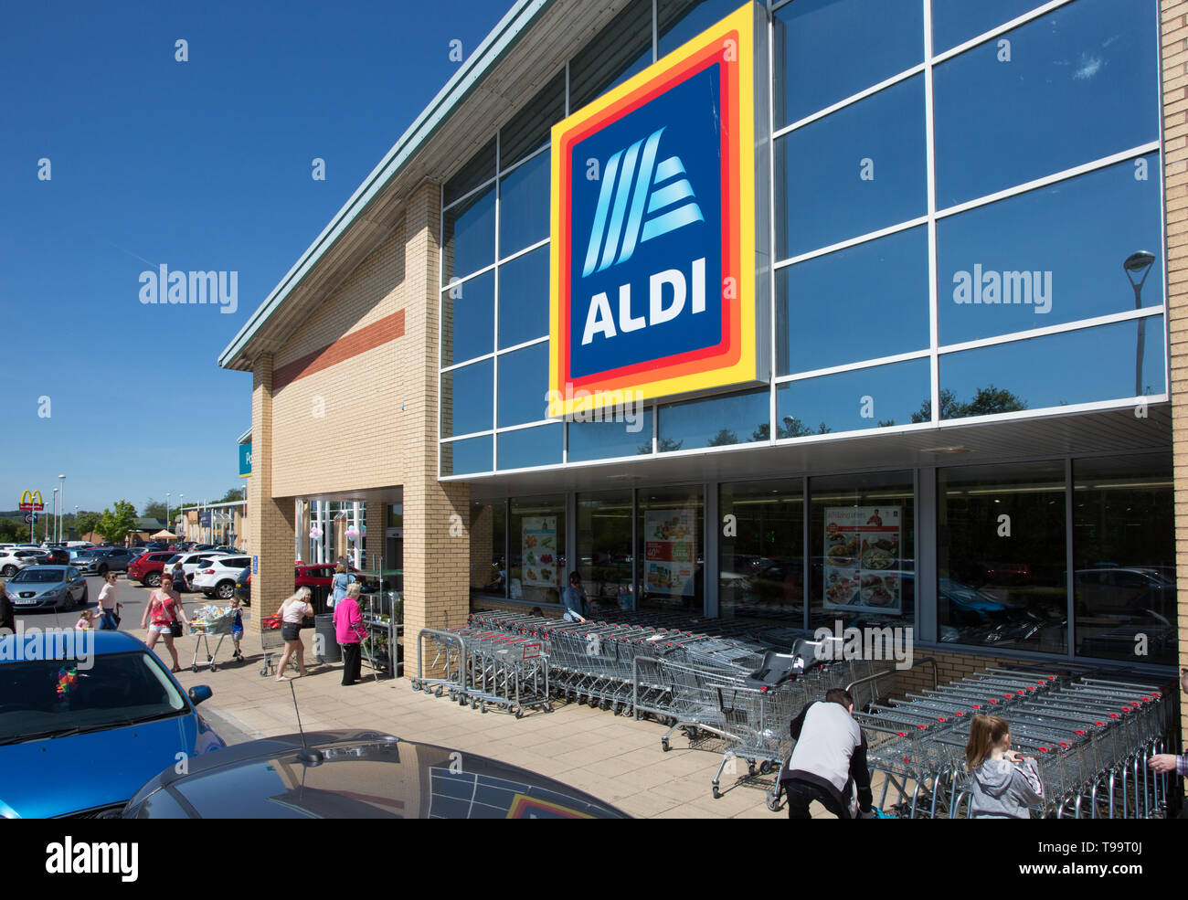 Aldi Parkplatz Stockfotos Und Bilder Kaufen Alamy