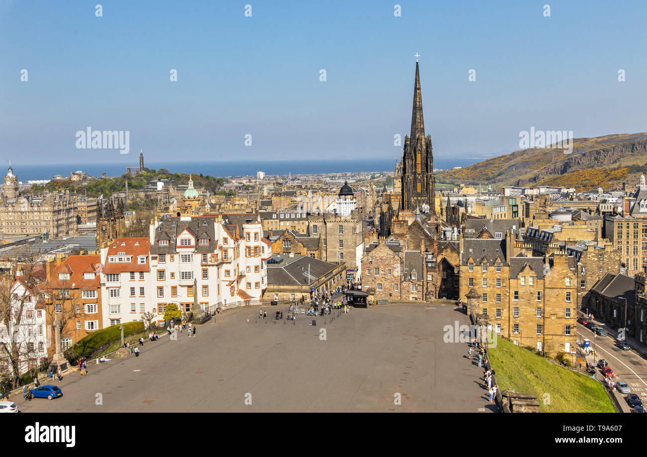 Blick auf die Esplanade und die Nabe in Edinburgh, Schottland Stockfoto