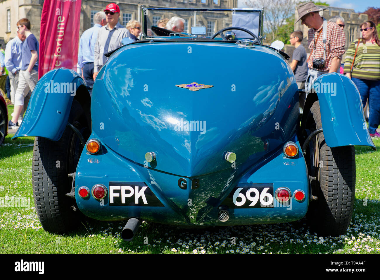 Eine Detailansicht des Lagonda Rapier 1937 bei einem oldtimertreffen an der Kathedrale von Wells Cathedral. Wells, Somerset UK Stockfoto