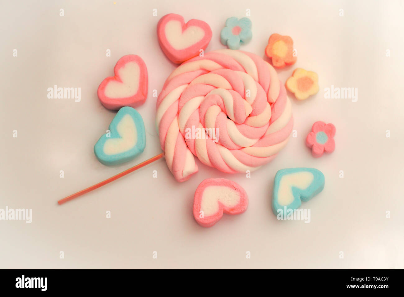 Bunte Bonbons marshmallow Hintergrund, Ansicht von oben, kopieren Raum süße Idee Stockfoto