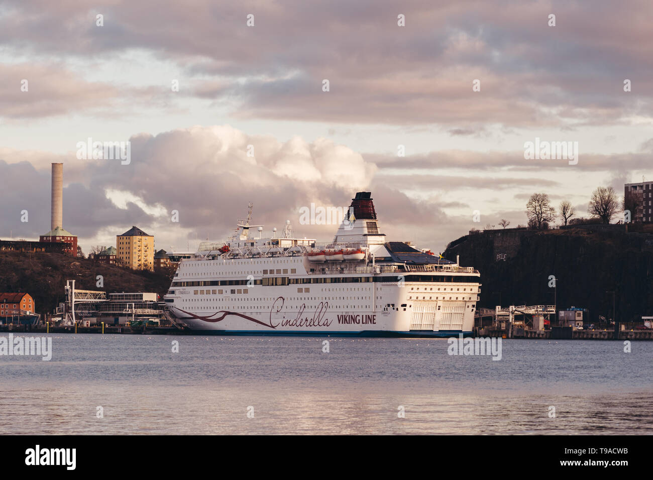Editorial 03.26.2019 Stockholm Schweden MS Cinderella am Hafen bei Sonnenuntergang warten auf Mariehamn zu verlassen Stockfoto