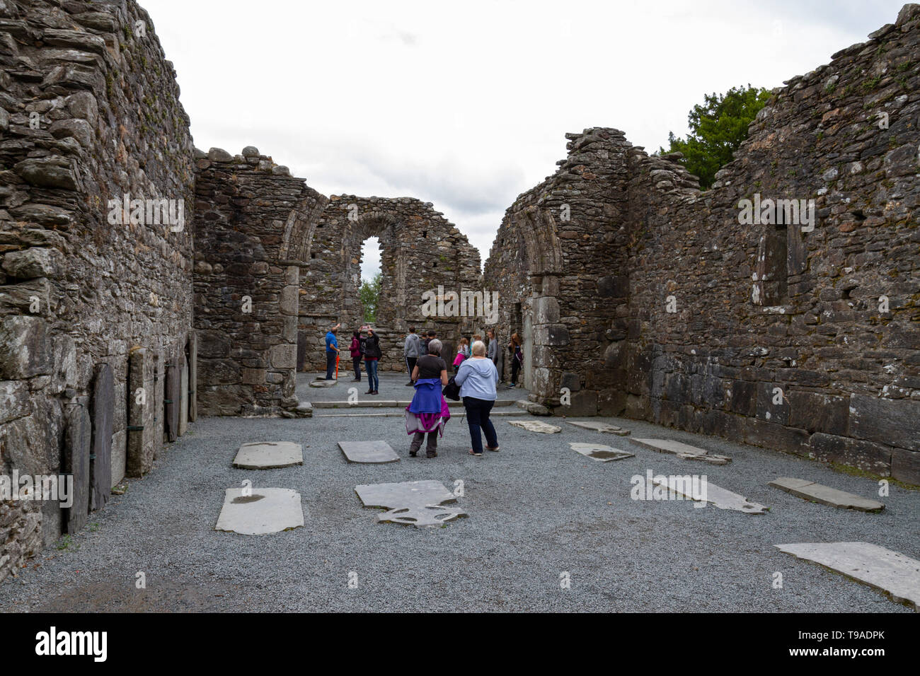 Im Inneren der Kathedrale Ruine, Glendalough Glendalough, County Wicklow, Irland. Stockfoto