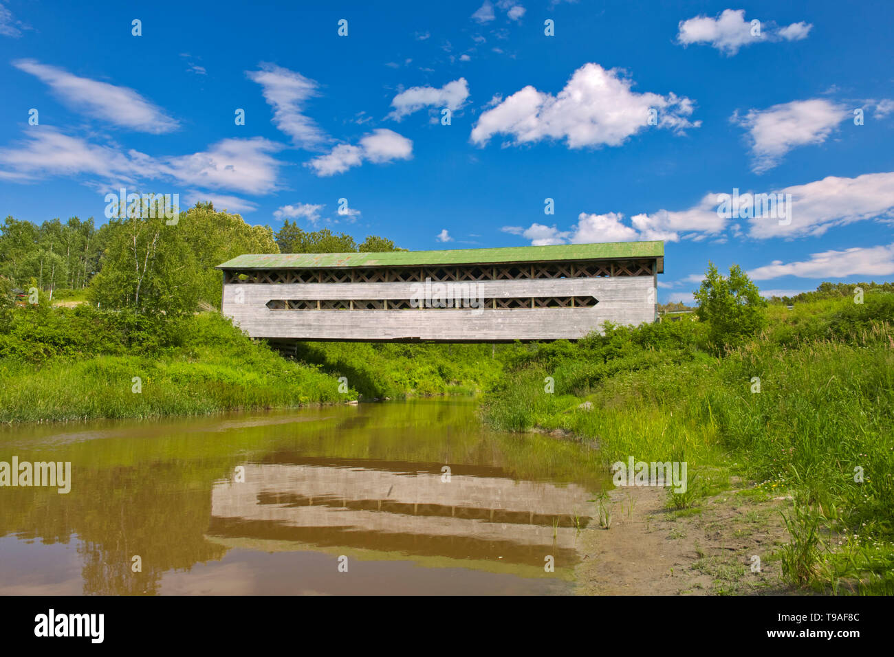 Pont Dénommée (Brücke) auf La Rivière à la Loutre St-Bruno-de-guigues Quebec Kanada Stockfoto