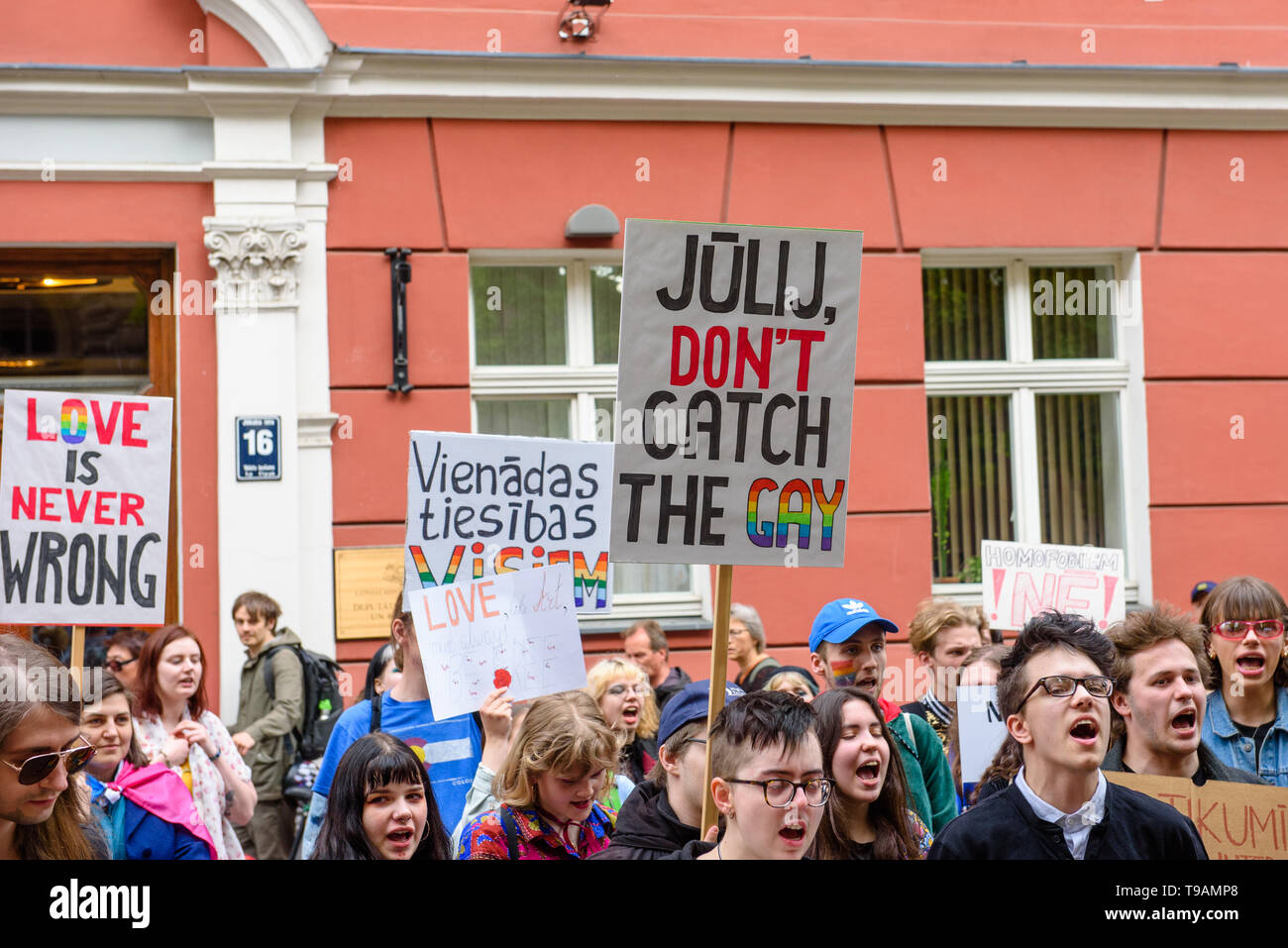 Riga, Lettland. 17. Mai 2019. Protest vor dem Parlament von Lettland. Internationaler Tag gegen Homophobie und Transophobia. Credit: gints Ivuskans/Alamy leben Nachrichten Stockfoto