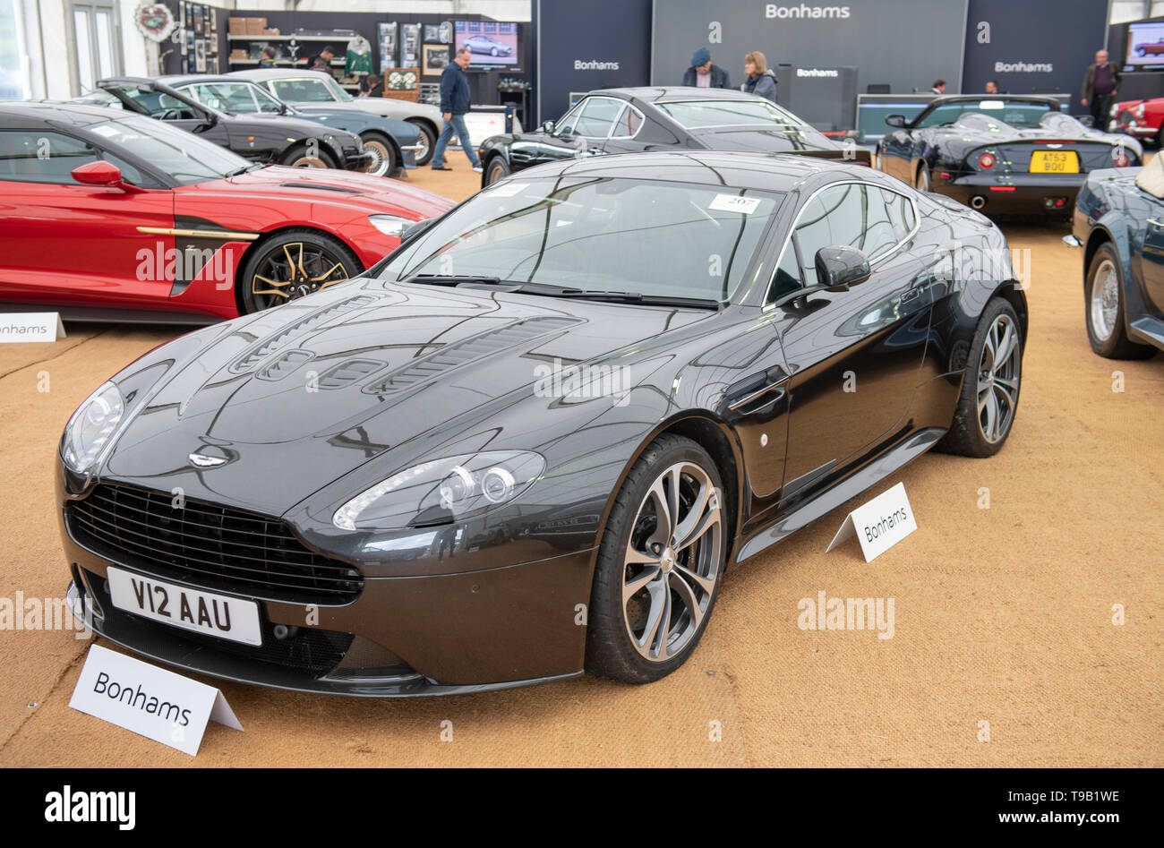 Die Wormsley Immobilien, Stokenchurch, UK. 18. Mai 2019. 20. Jahrestag Ausgabe von Bonhams jährliche Verkauf gewidmet und Aston Martin Lagonda findet am 19. Mai 2019. Bild: 2013 Aston Martin V12 Vantage Coupé, Schätzung, £ 60,000-80,000. Credit: Malcolm Park/Alamy Leben Nachrichten. Stockfoto