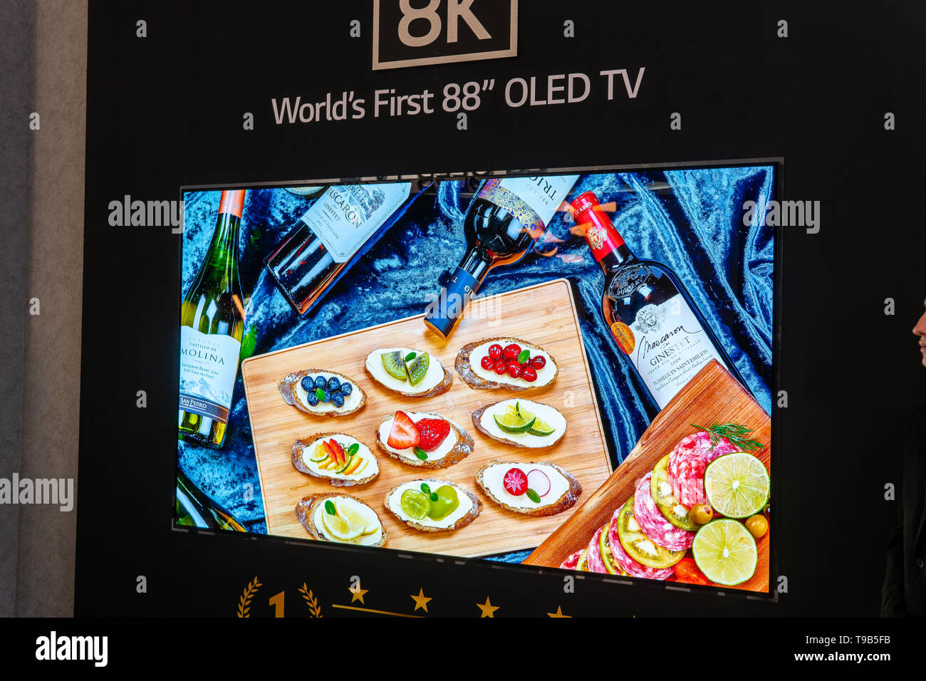 Berlin, Deutschland, 31. August 2018, LG 8 k 88' Smart OLED-Premium-TV auf Anzeige, bei LG Ausstellung showroom, stand auf der IFA 2018 Globale Innovationen zeigen, Stockfoto