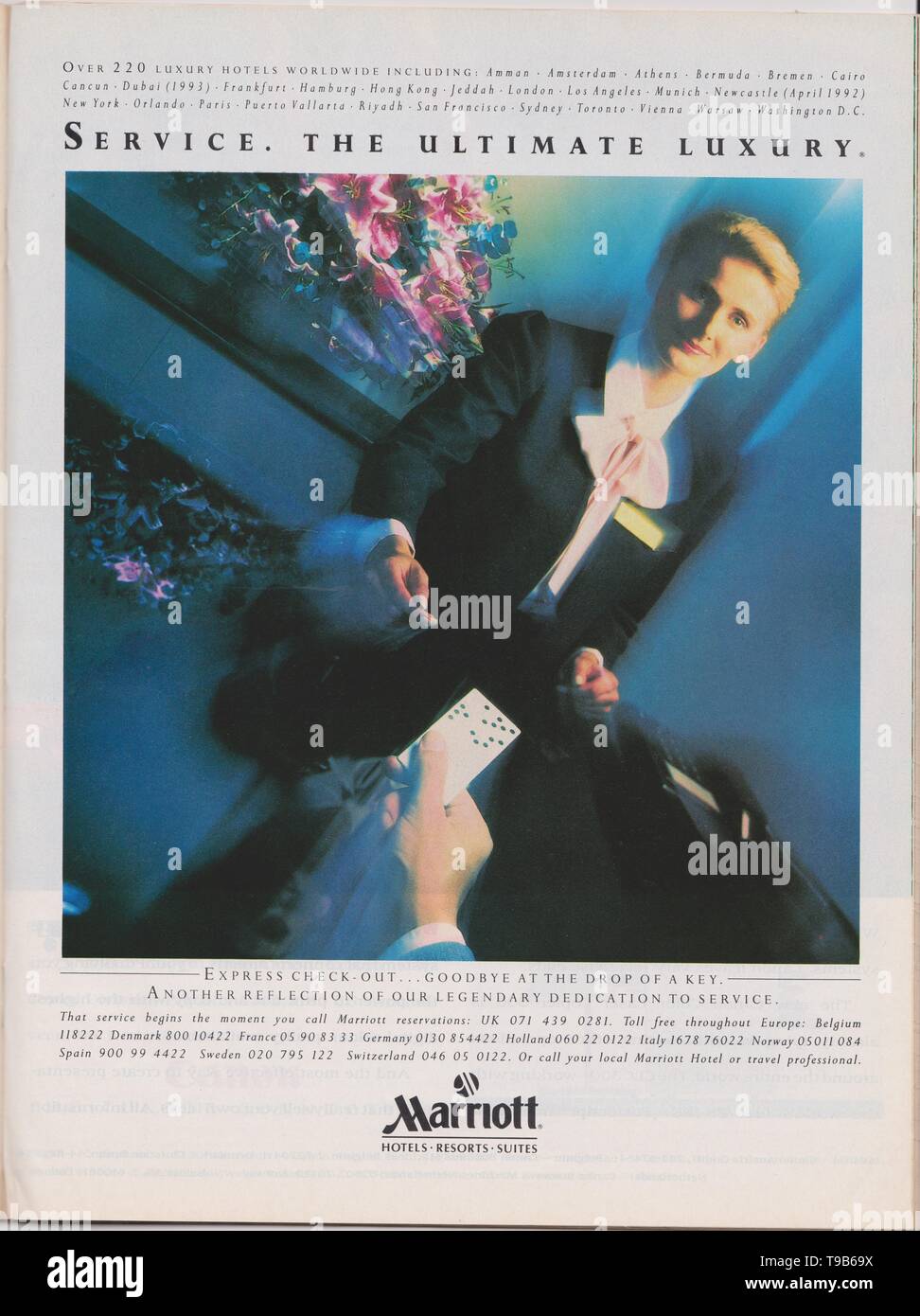 Plakat werbung Marriott Hotels & Resorts Suites im Magazin von 1992, Service der ultimative Luxus Slogan Werbung Stockfoto