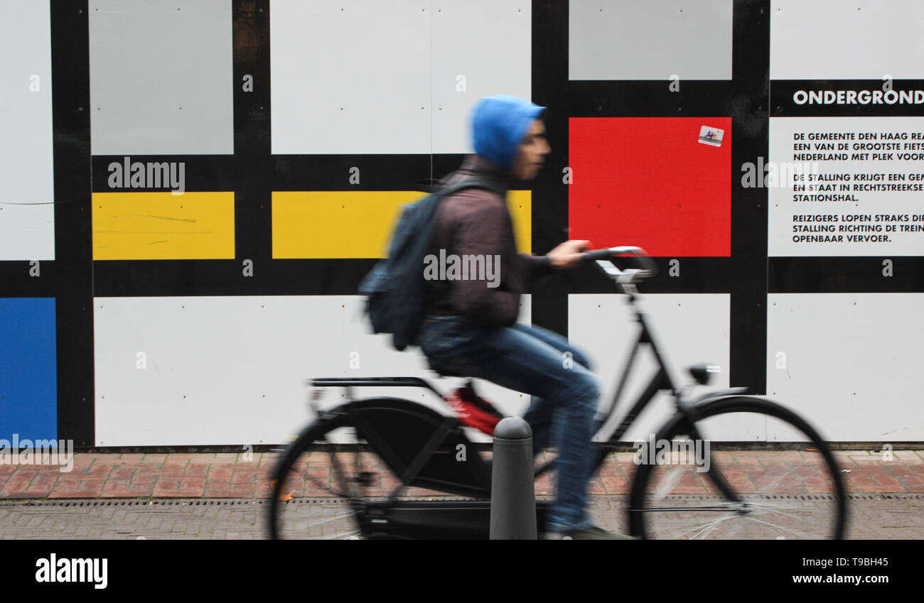 De Stijl Bauzaun in Den Haag, Niederlande themed Stockfoto
