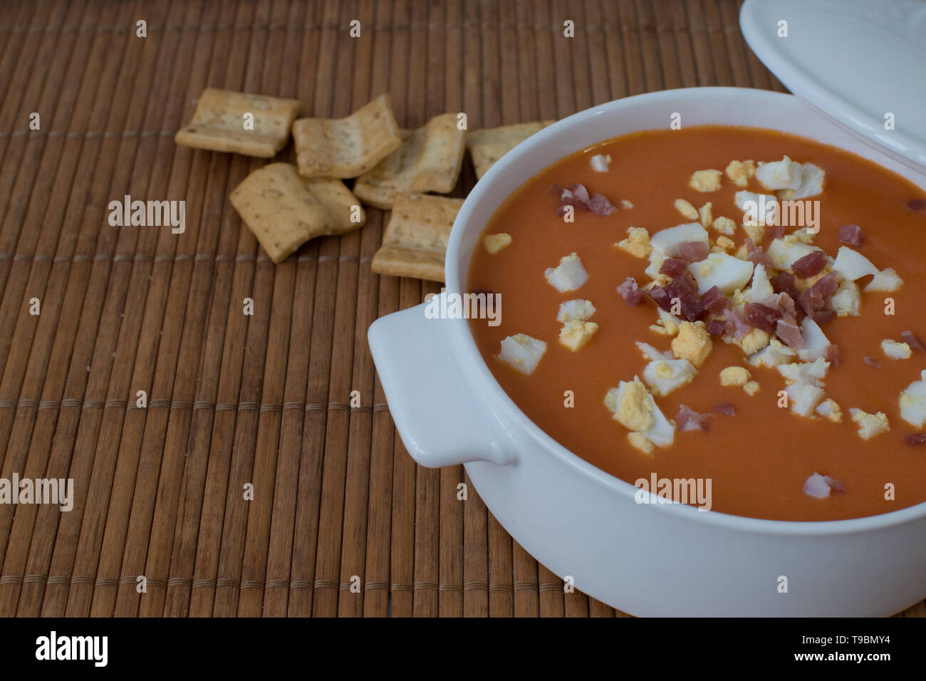 Gazpacho typische andalusische suppe -Fotos und -Bildmaterial in hoher ...