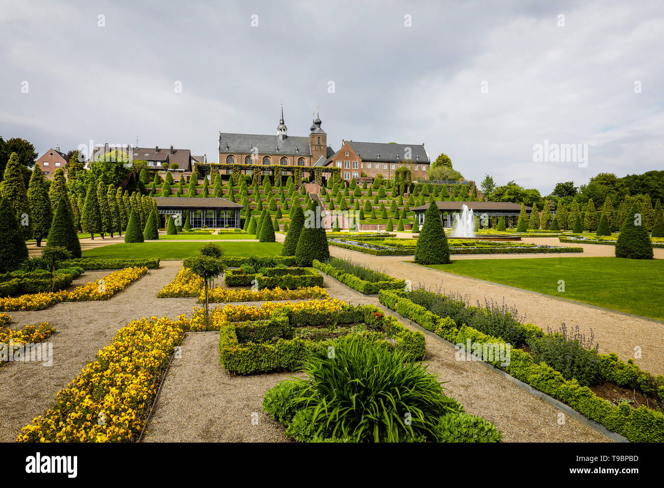 Kamp-Lintfort, Ruhrgebiet, Niederrhein, Nordrhein-Westfalen, Deutschland - Die terrassenförmigen Gärten von Kamp Kloster sind die wichtigsten Schauplatz für die staatliche Garde Stockfoto