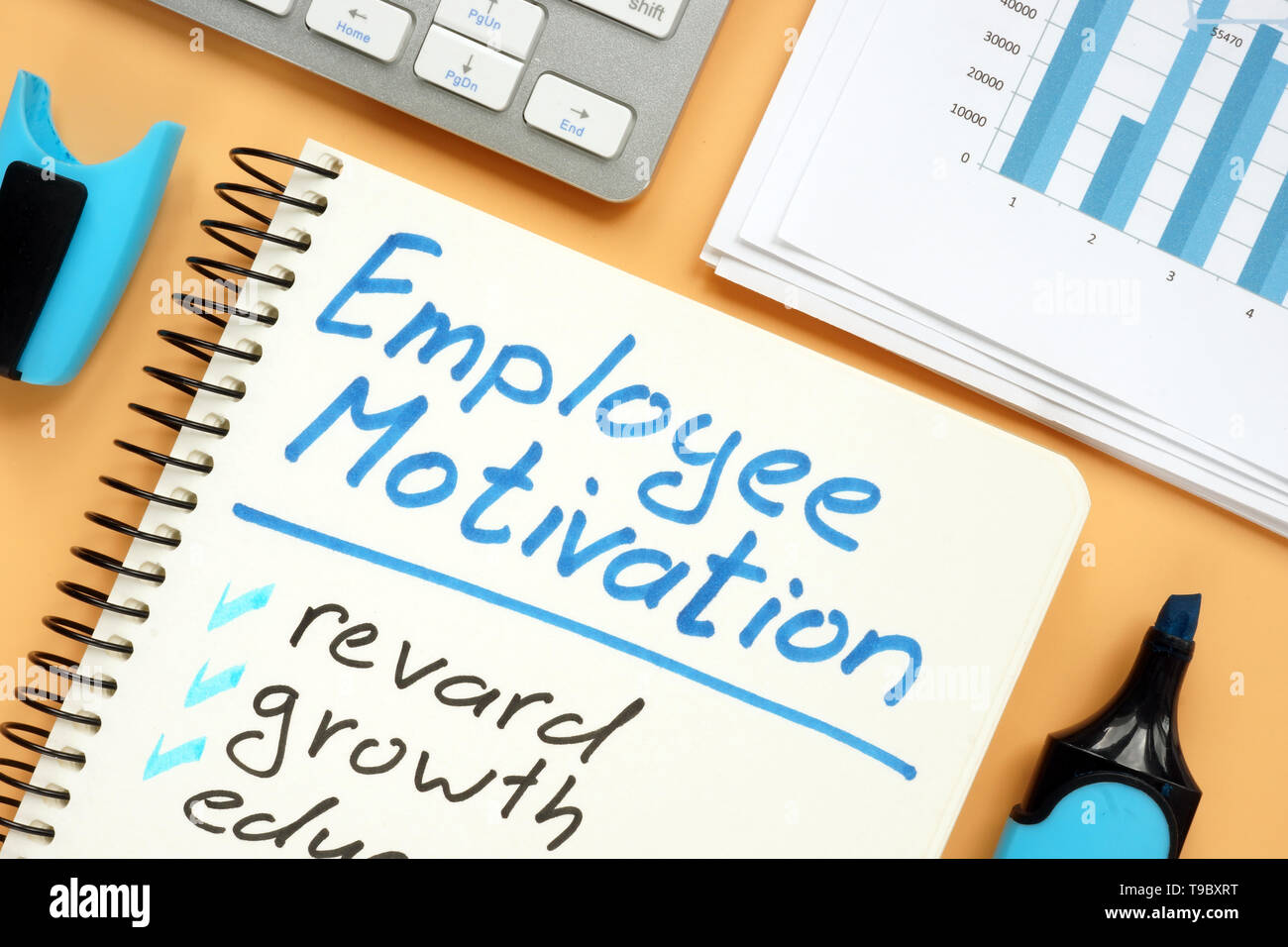 Die Motivation der Mitarbeiter planen mit Worten belohnen und Wachstum. Stockfoto